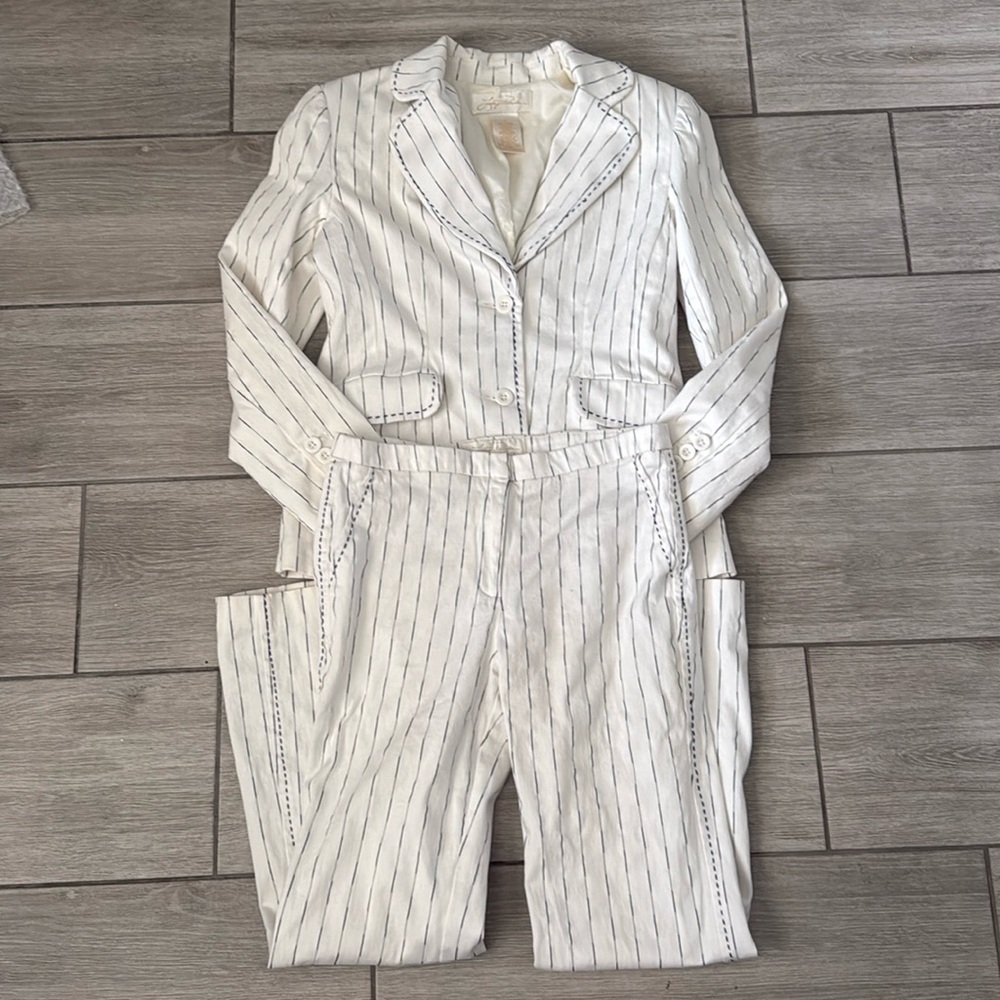 90s Vintage Lucy Pereda White Pin Stripe Suit Size 8/8P